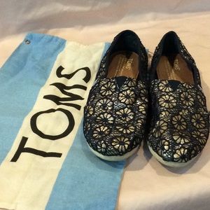 TOMS with bag